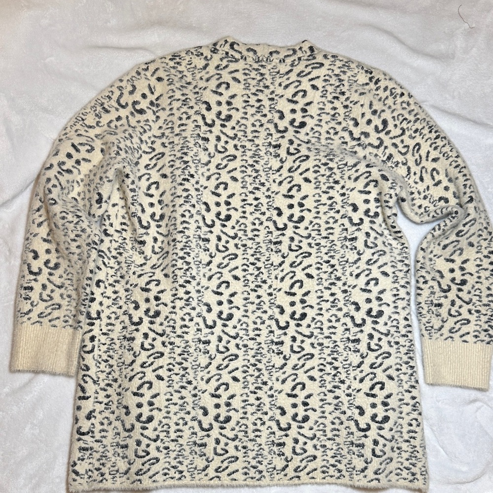 EUC revolution by Cryus cream Leopard Print fuzzy knit Cardigan Sweater xl - Picture 3 of 4